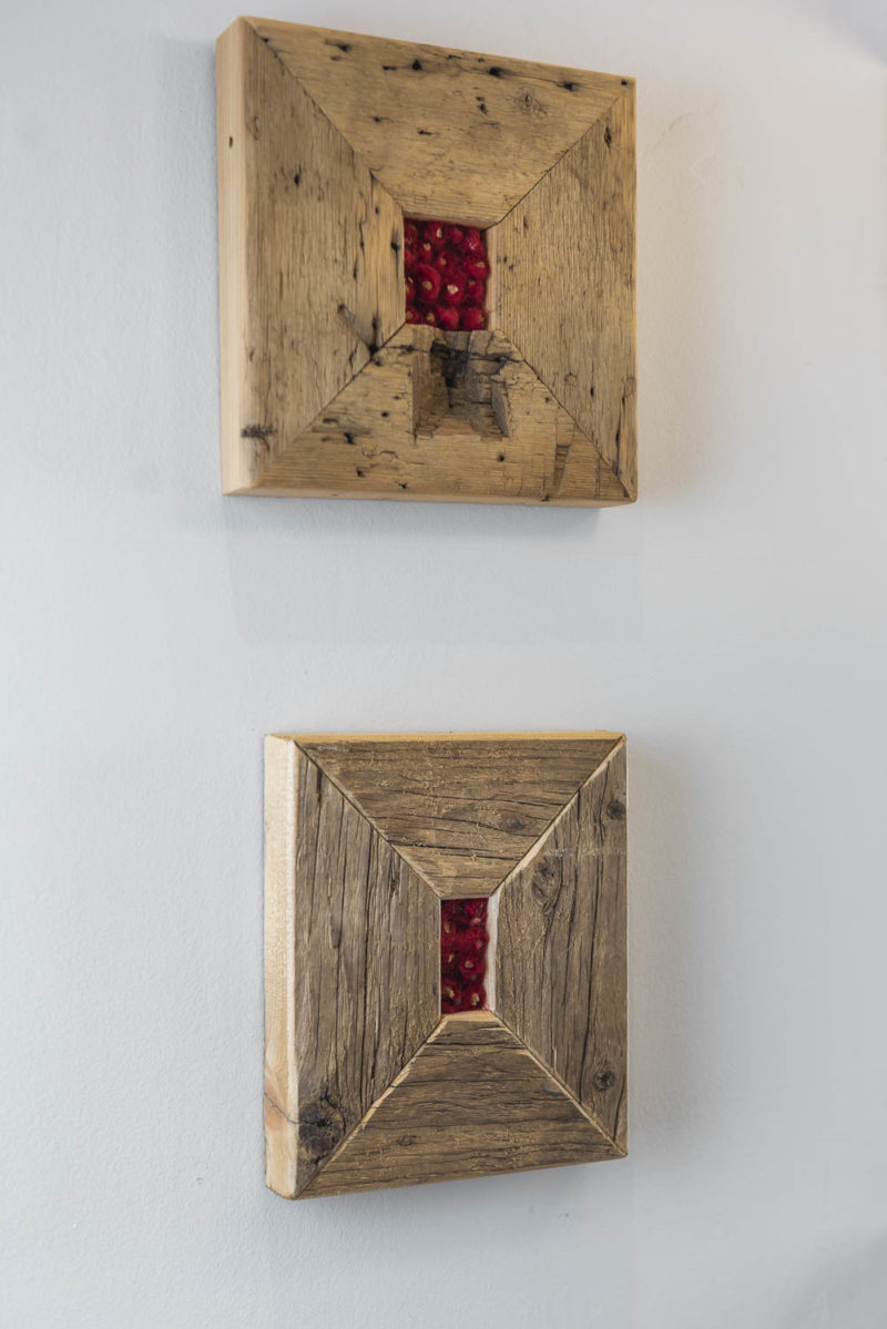 UNICO - cornice quadrata in legno con lana rossa - immagine 8