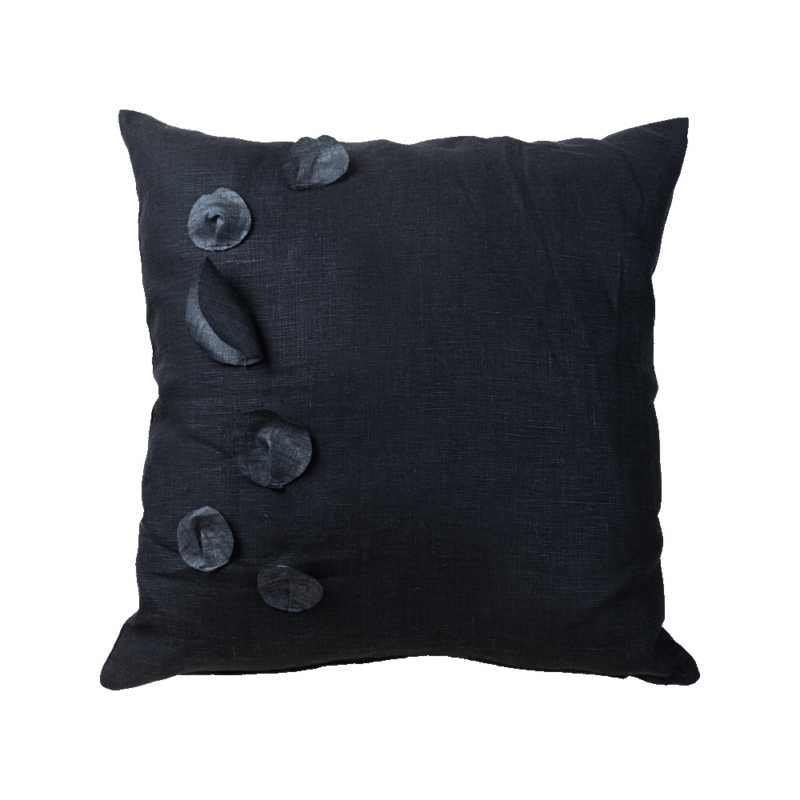 Cuscino in lino nero con applicazioni